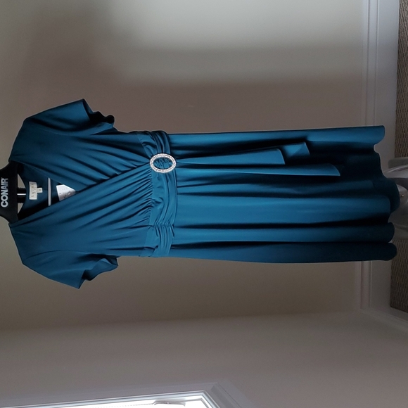 Laura Plus Dresses & Skirts - Green Laura plus faux wrap dress in size 14 NWT